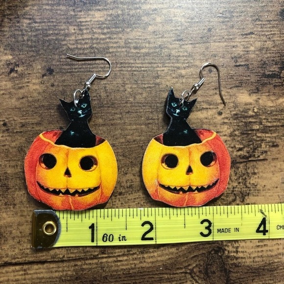 Fall holiday cat in the pumpkin earrings - Picture 3 of 4